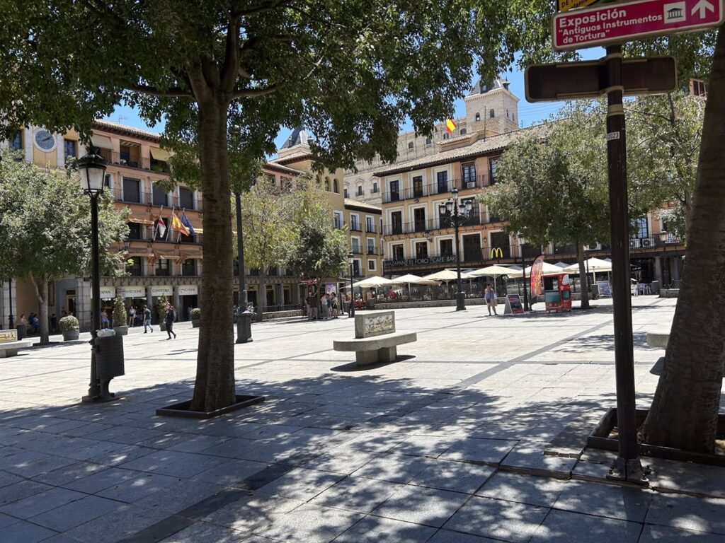 El calor agota a los trabajadores a pie de calle en una Castilla-La Mancha donde estos días se han superado los 40º