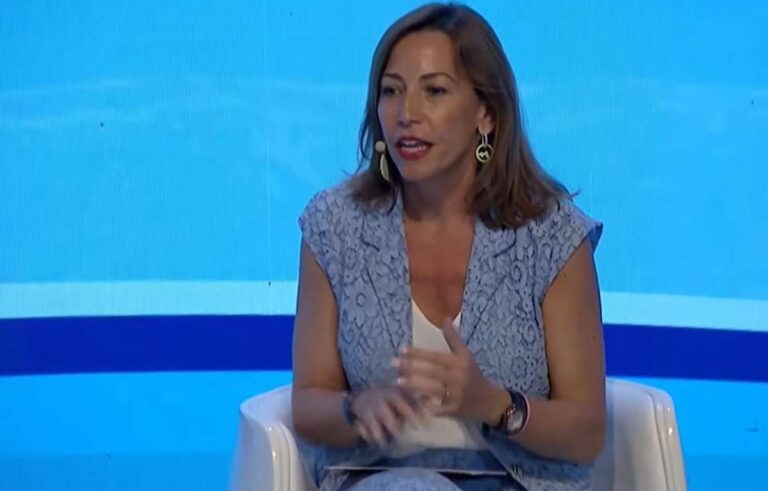 Natalia Chueca celebra el cambio en el Ayuntamiento: "El tren ya está en las vías, antes estaba descarriado"