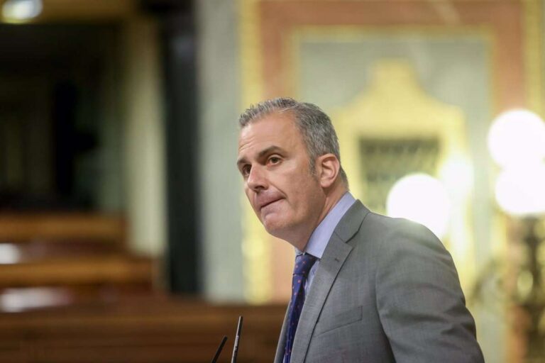 Ortega Smith reconoce que "habrá que pactar" con el PP para derogar las "políticas ideológicas" de Sánchez
