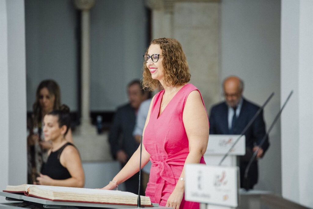 Sara Simón estará "vigilante" desde Igualdad ante las políticas en la materia que apliquen los ayuntamientos de PP-Vox