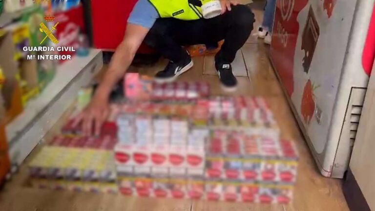 Inspeccionan seis locales dedicados a la venta ilegal de tabaco y de artículos de contrabando en Cuenca