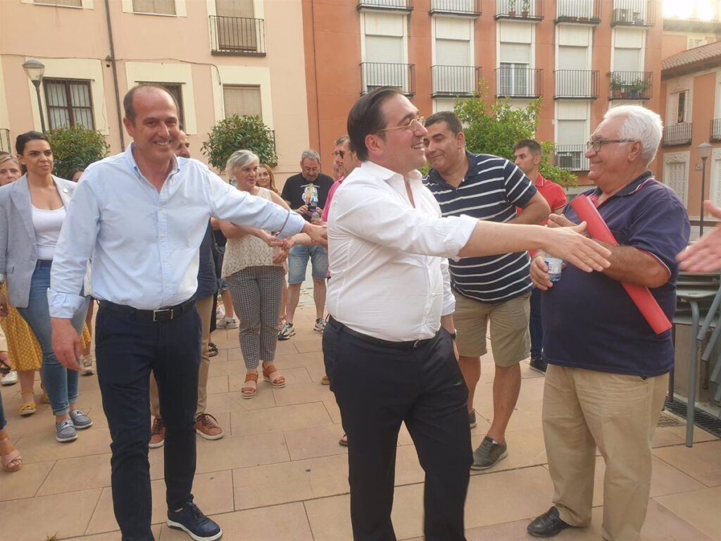 Albares pide el voto de "sensatos y moderados" que "nunca" votaron al PSOE para que España siga en el centro