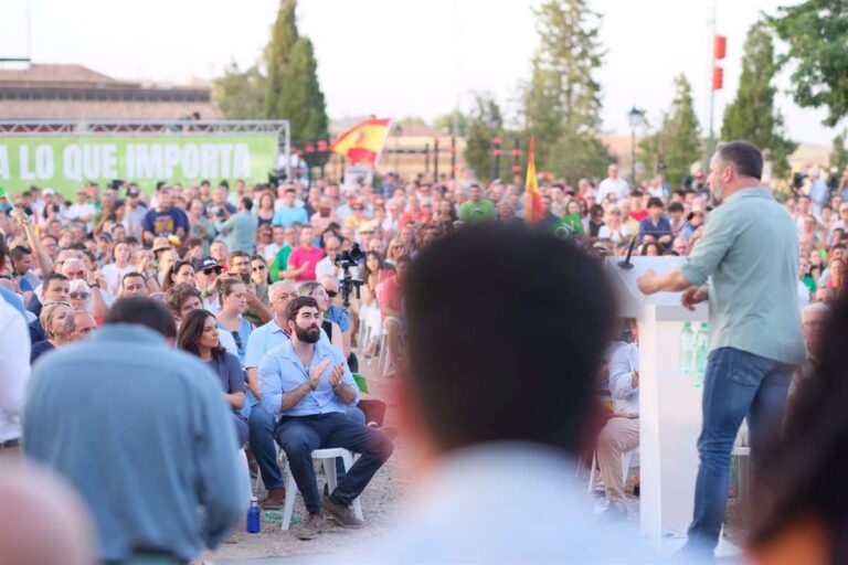 Vox critica fronteras entre CCAA y avisa desde Toledo: "Lo que se derriba puede construirse, como el Alcázar"