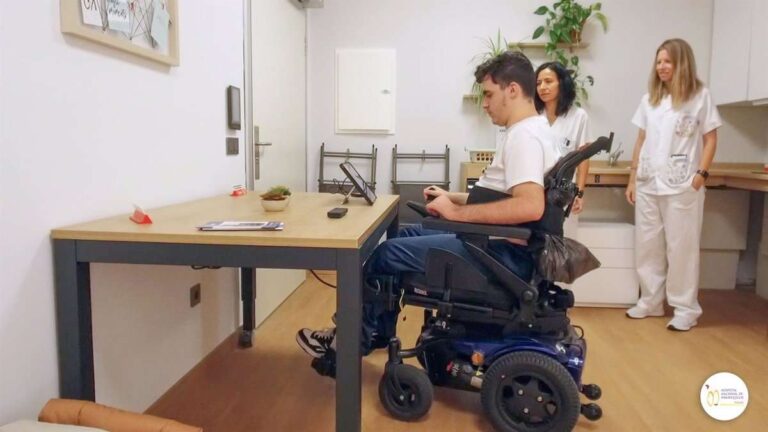 Domótica para fomentar la independencia de personas con movilidad reducida, portada de la revista de Parapléjicos