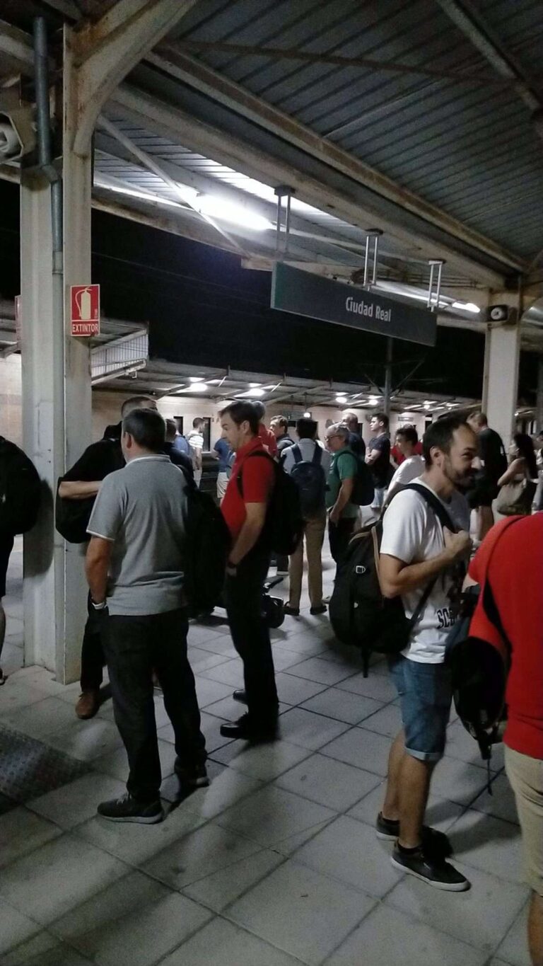 Ayuntamiento de Ciudad Real lamenta la falta de respuesta de Renfe y Gobierno C-LM ante retrasos continuados en el Avant