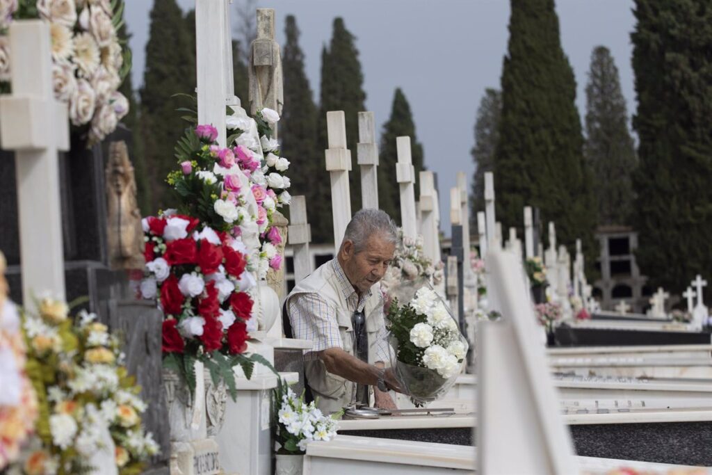 Un Centro Especial de Empleo suministrará flores al Cementerio de Albacete