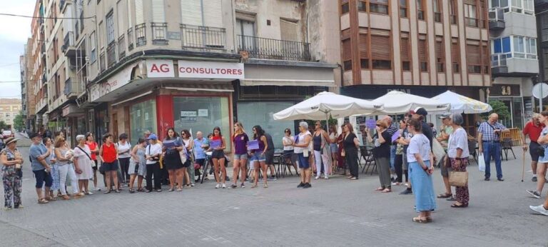 Comando Violeta en Cuenca se manifiesta en la capital en solidaridad con Jenni Hermoso: "Este partido lo vamos a ganar"
