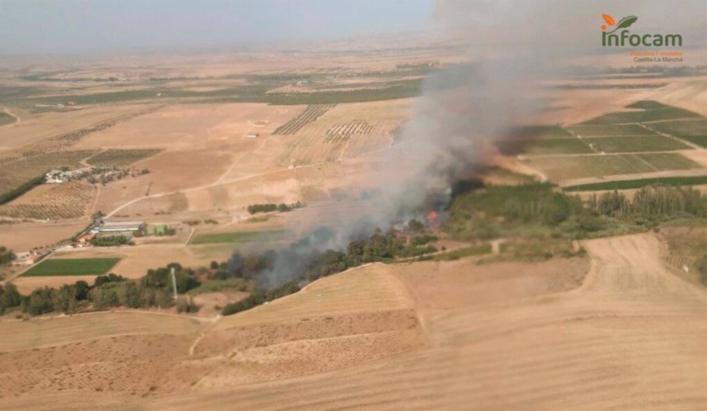 Controlado el fuego forestal declarado en Arcicóllar (Toledo) y abierta al tráfico la CM-4003