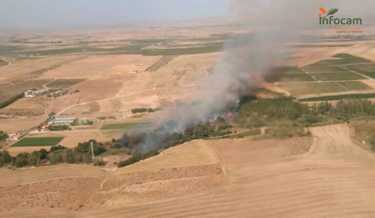 Controlado el fuego forestal declarado en Arcicóllar (Toledo) y abierta al tráfico la CM-4003