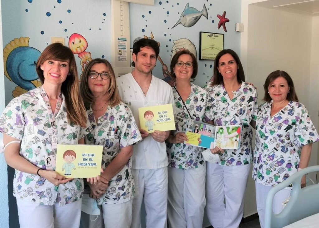 El hospital de Puertollano edita un libro para reducir el nerviosismo de niñas y niños que van a ser intervenidos