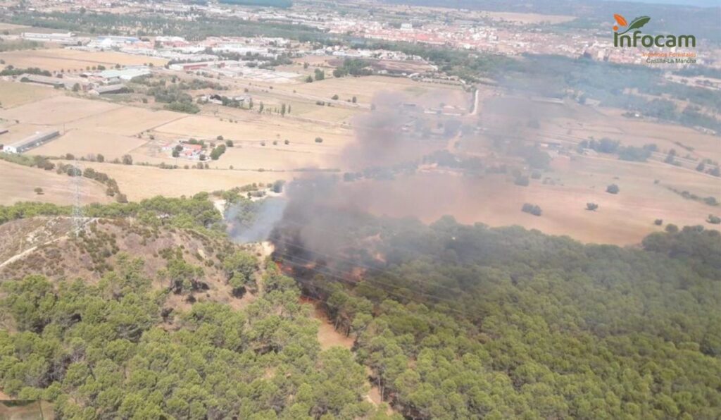 Controlado el fuego agrícola de Talavera, donde trabajan cinco medios terrestres