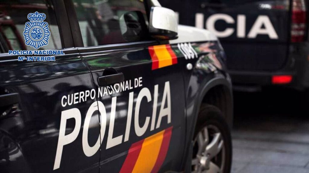 Intervención policial en el Polígono (Toledo) ante presencia de un joven con armas blancas en actitud agresiva