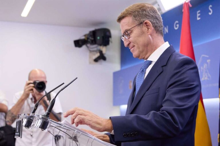Feijóo precisa que quiere hablar con los presidentes autonómicos, no una reunión, y anuncia que lo hará hoy con Urkullu