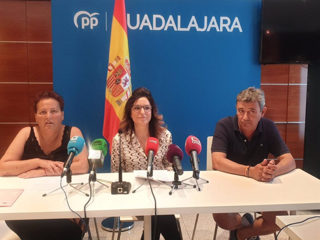 La alcaldesa de Almoguera (PP) achaca la moción de censura contra ella a su intención de denunciar la gestión municipal