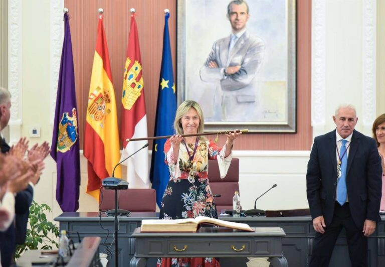 La alcaldesa de Guadalajara apunta que la aplicación del servicio de grúa municipal está pendiente de un informe todavía