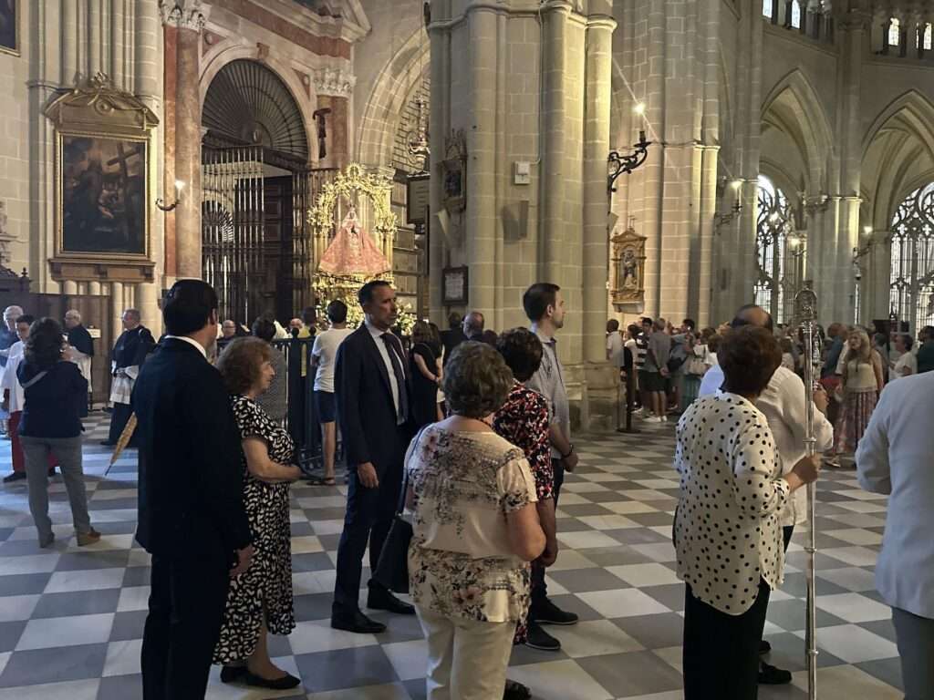 Los concejales del equipo de Gobierno asisten al inicio del octavario de la Virgen del Sagrario  1