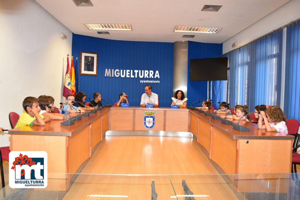 visita alumnado escuela verano miguelturra ayto