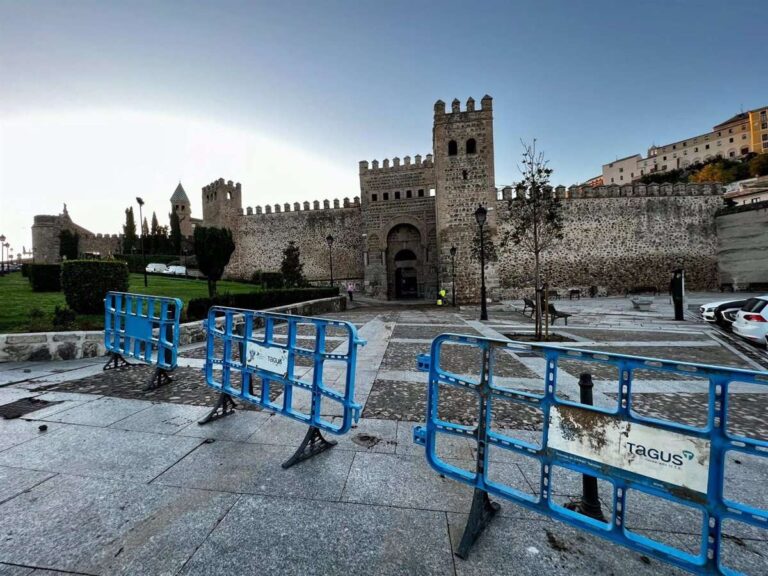 . Una rotura de tubería en el Casco Histórico en Toledo provoca el corte de suministro en el Paseo de Recaredo