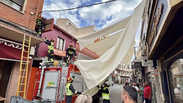 Ayuntamiento Puertollano pide a adjudicataria de los toldos instalados en el centro retirarlos tras varias incidencias