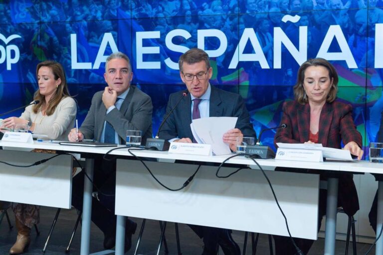 Cargos del PP piden a Page "hacer algo más que hablar" tras sus duras críticas a la negociación del Gobierno con Junts