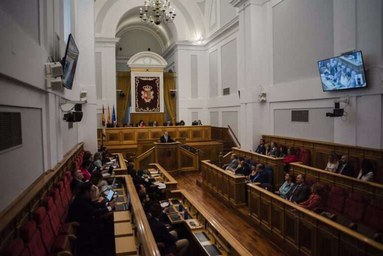 Las Cortes de C-LM conmemorarán el 19 de noviembre el 90 aniversario del voto femenino en España