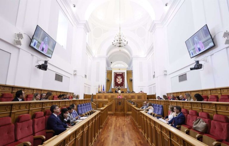 Las Cortes abordarán este jueves en el pleno el 'techo de gasto' de la región y los daños producidos por la DANA