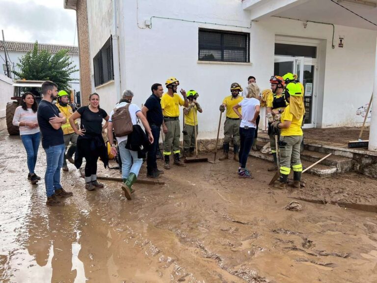 Efectivos del Infocam colaboran en las tareas de limpieza en Belmonte y Buenache de Alarcón