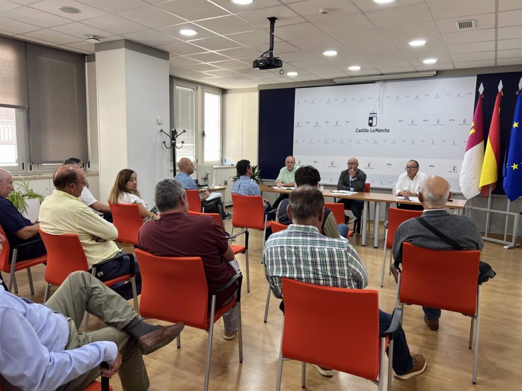 Gobierno C-LM sigue de cerca los primeros casos de gusano cabezudo en almendros de la provincia de Albacete