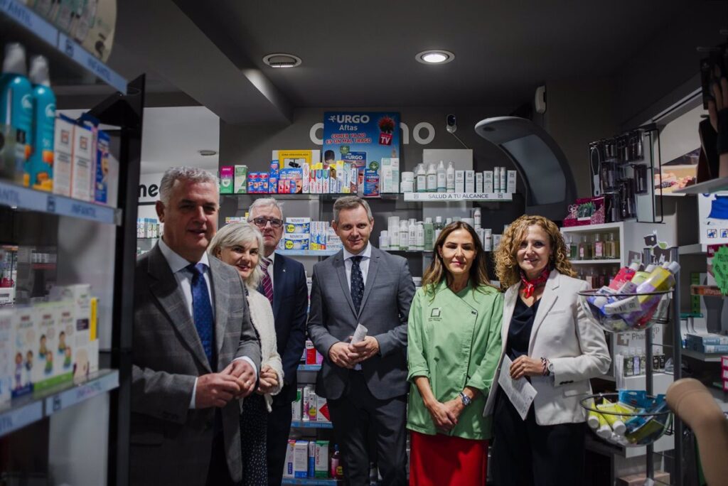 Miñones remarca el compromiso del Ministerio de Sanidad de seguir colaborando con los farmacéuticos rurales