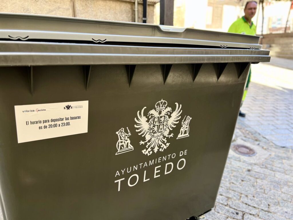 La prueba piloto de los contenedores de basura en el Casco de Toledo ha sido un "éxito" en su primer fin de semana