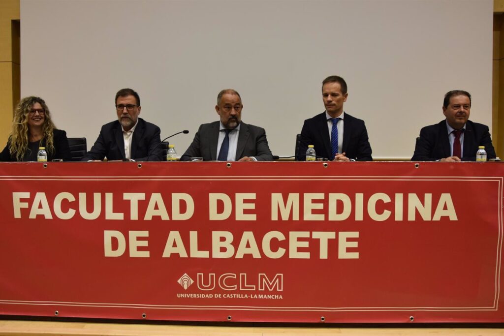Medio centenar de alumnos inauguran el Grado de Psicología en la Facultad de Medicina de Albacete