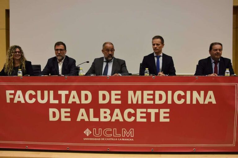 Medio centenar de alumnos inauguran el Grado de Psicología en la Facultad de Medicina de Albacete