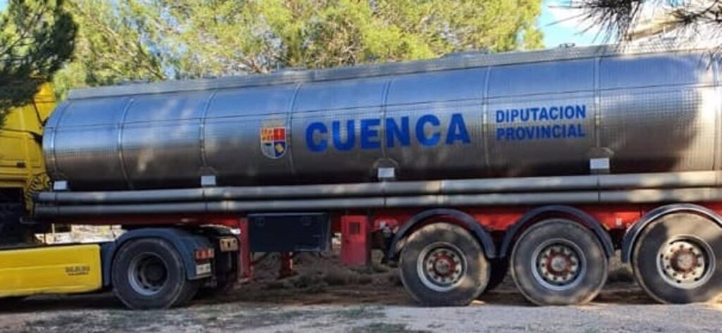 Una cisterna de 20.000 litros de la Diputación de Cuenca abastecerá de agua potable al Señorío de Illescas tras la DANA