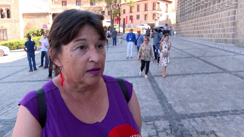 VÍDEO: Plataforma 8M Toledo acusa de "provocar" a la edil envuelta en polémica en la protesta contra violencia machista
