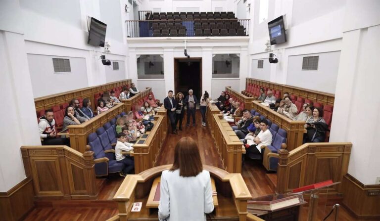 Cortes de C-LM reimpulsan este sábado su programa de puertas abiertas con la primera visita guiada de la legislatura