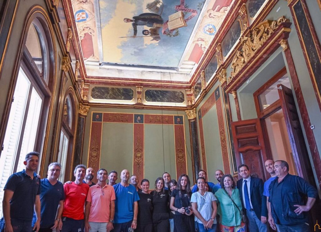 El lienzo del Quijote de Andrade ya ocupa su emplazamiento original en el Salón de Recepciones de Diputación Ciudad Real