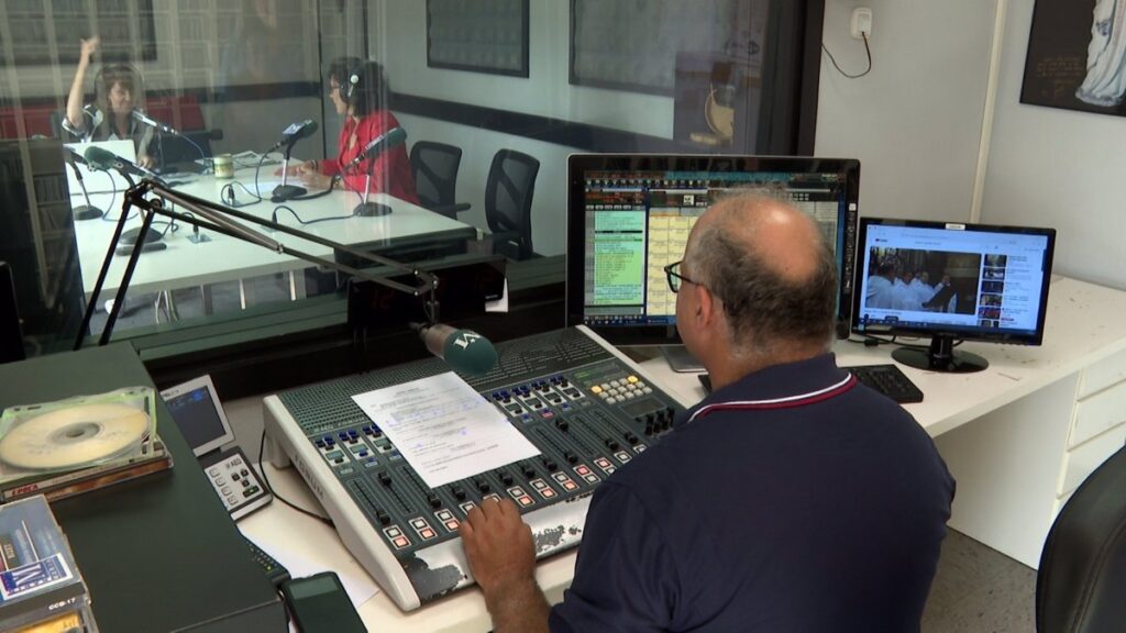 Radio Santa María cumple 30 años en el aire desde Toledo con la vista puesta en cumplir 30 más con la luz roja encendida