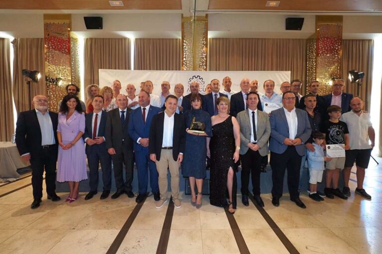 Instituciones valoran el trabajo del sector cuchillero de Albacete durante el acto de hermandad de Aprecu por la Feria