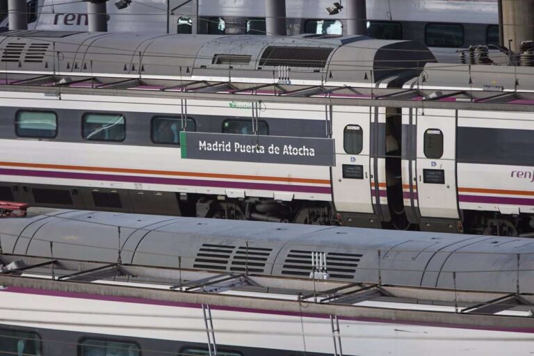 Renfe permite anular o cambiar sin gastos los billetes de los trayectos afectados por la DANA