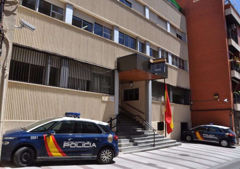Muere una octogenaria al caer desde el balcón de su vivienda en Puertollano tras ceder una barandilla