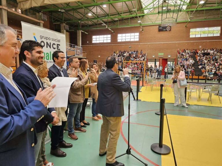 ONCE conmemora en Albacete el Día del Bastón Blanco con exhibiciones de perros guías para reivindicar movilidad segura