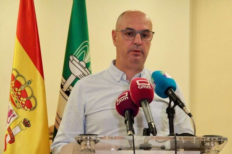 Alcalde de Fuensalida destaca rapidez y serenidad de efectivos policiales que redujeron a varón atrincherado en su casa