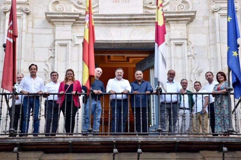 Dolz y Guijarro tranquilizan a ecologistas sobre Toro Verde en Cuenca alegando que su proyecto depende de la naturaleza