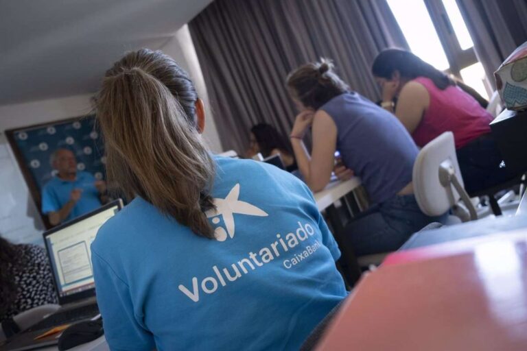 Voluntariado CaixaBank realizó acciones de educación financiera para 1.275 personas de CLM en el primer semestre del año
