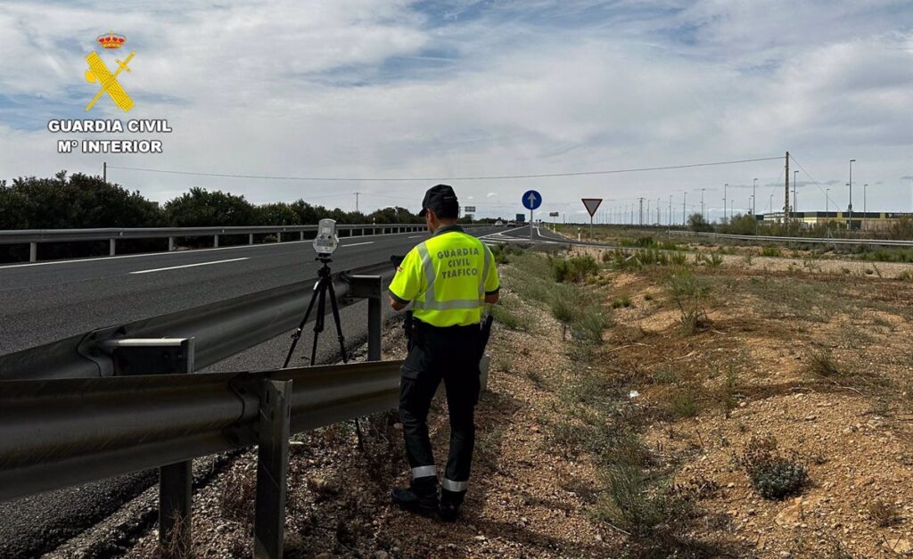 Investigado un conductor por conducir a 232 kilómetros por hora y dar positivo en alcohol en Casas de Haro