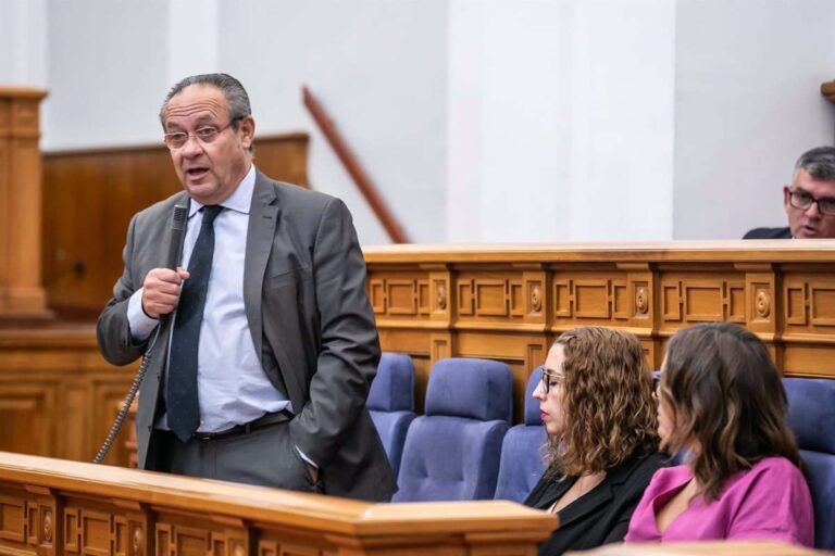 Ruiz Molina afea a Vox su "negacionismo" del cambio climático tras una pregunta sobre los efectos de la DANA