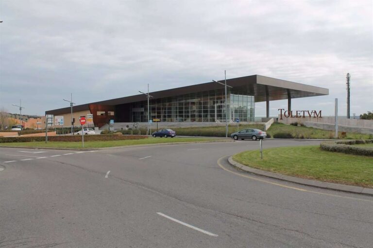 Velázquez y el rector confirman que Arquitectura seguirá en Toletum tras renovarse el convenio que vence en noviembre