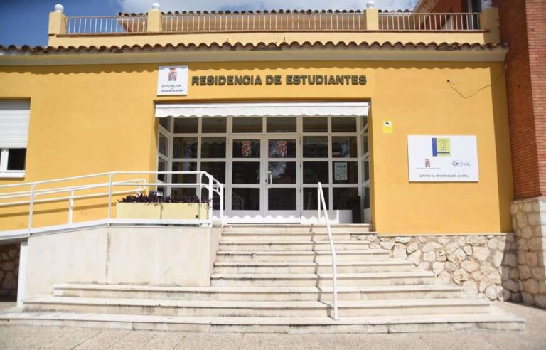Educación convoca 19 plazas de becarios colaboradores en la Red de Residencias Escolares Públicas de C-LM