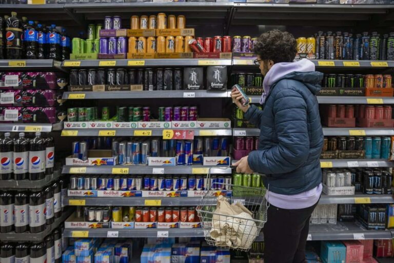 C-LM ve la prohibición de bebidas energéticas para los menores "un tema a estudiar"
