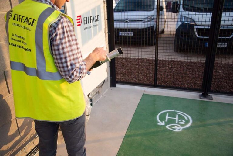 Eiffage Energía Sistemas ya ha producido sus primeros kilogramos de hidrógeno renovable a partir de electrólisis de agua